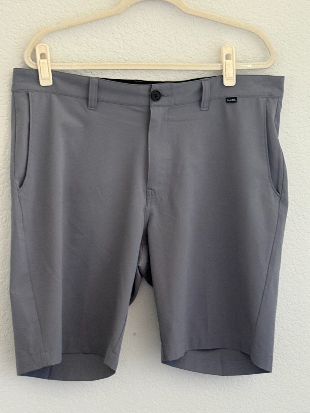 TravisMathew Mens 36 Gray Golf Shorts Performance Stretch Flat Front 9.5” Inseam